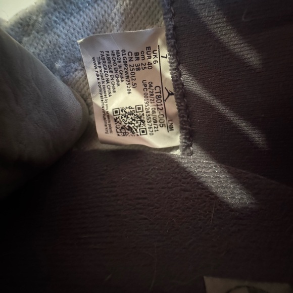 Cool Grey Jordan 11 - Picture 6 of 6